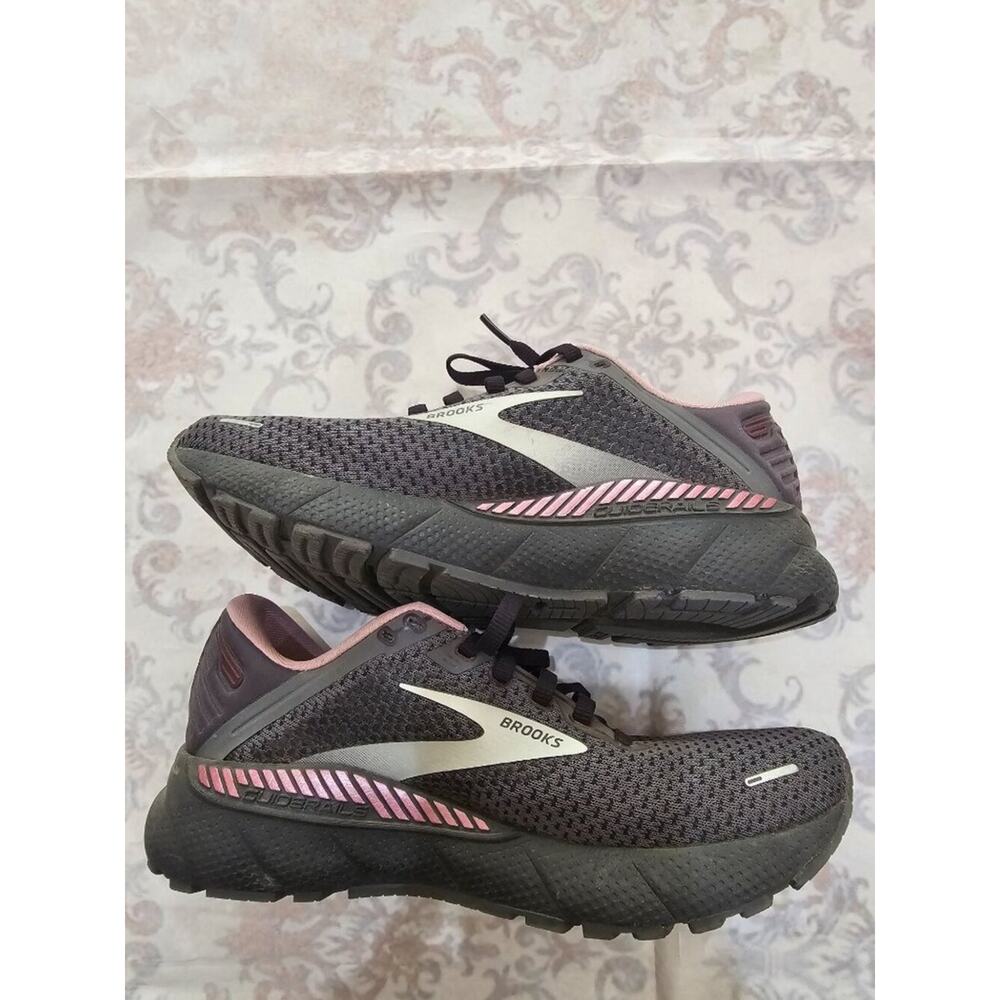 Like New 7.5 M B Brooks Womens Adrenaline GTS 22 Running Shoes Gray Pink Red EUC
